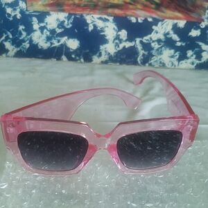 Frye & Co. Stylish Oversized Pink Sunglasses